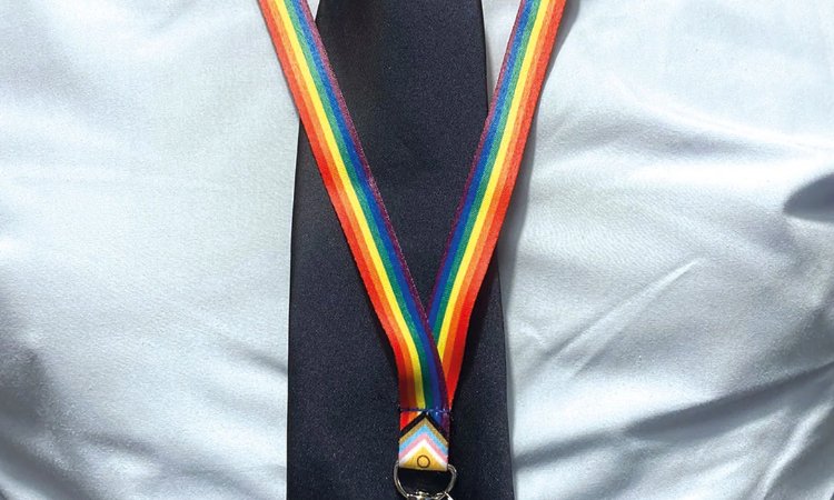 Devlet memurlarının LGBT+ Pride bayraklı boyunluk almaları yasaklandı