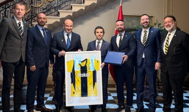 Londra Fenerbahçeliler Derneği yöneticileri, Büyükelçi’yi ziyaret etti